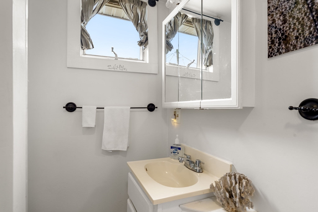 34 Cable Avenue Salisbury, MA 01952 - Photo 12 of 40