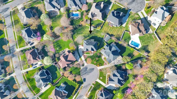 an aerial view of a house with outdoor space and lake view