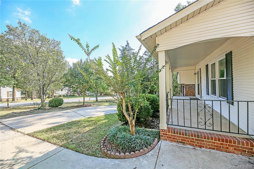 7814 Robin Crest Road Charlotte, NC 28226 - Photo 2 of 34 Gallery Image 2