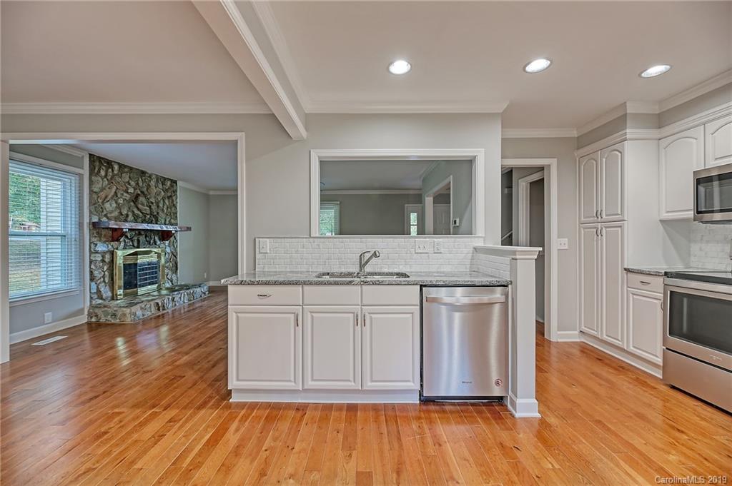 7814 Robin Crest Road Charlotte, NC 28226 - Photo 18 of 34 Gallery Image 18