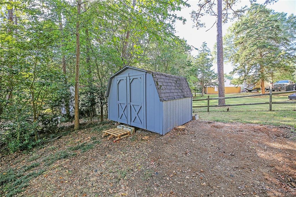 7814 Robin Crest Road Charlotte, NC 28226 - Photo 8 of 34 Gallery Image 8