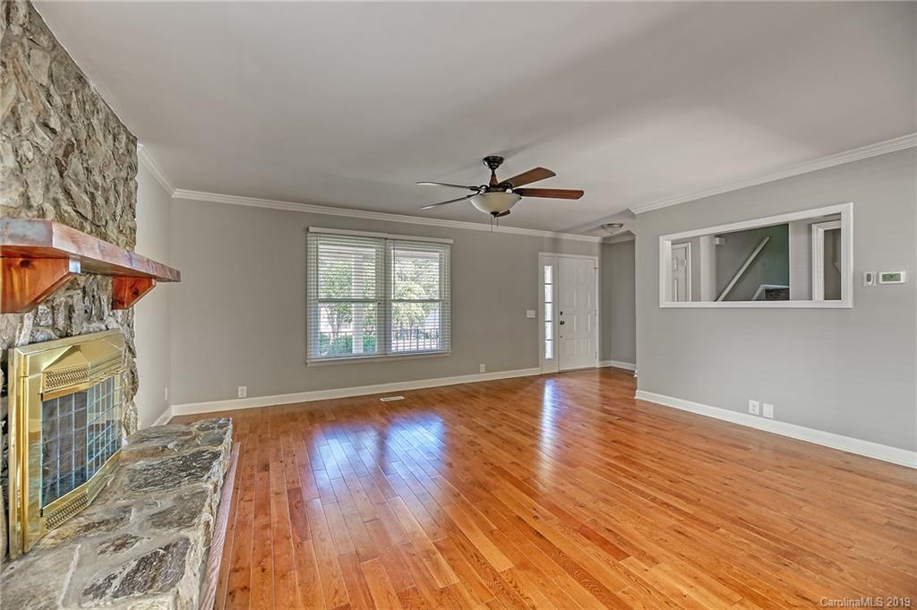 7814 Robin Crest Road Charlotte, NC 28226 - Photo 10 of 34 Gallery Image 10
