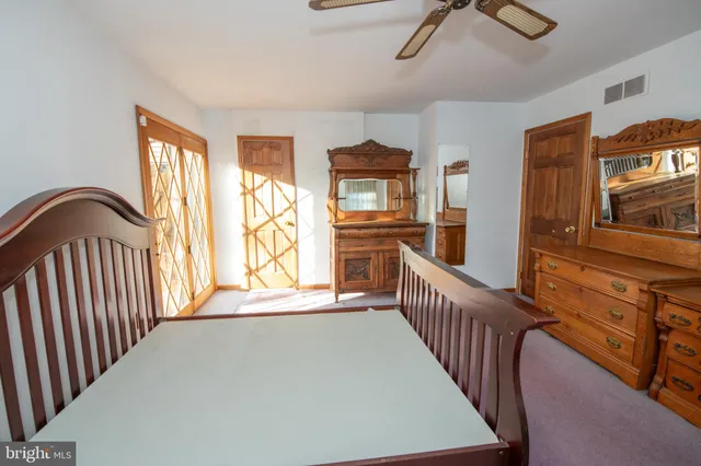 a very nice looking room with a ceiling fan