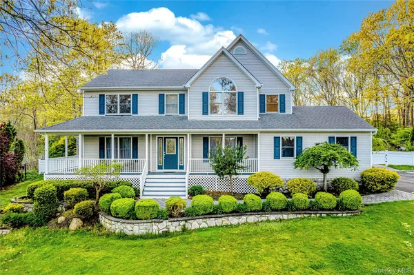 $924,999 | 212 Fairway Drive, Wading River, NY 11792