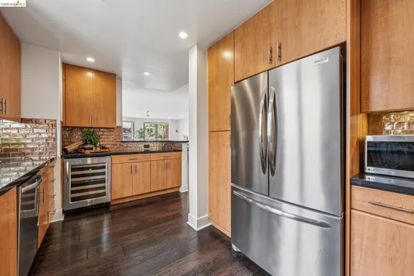$999,000 | 438 West Grand Avenue, Unit 420, Oakland, CA 94612