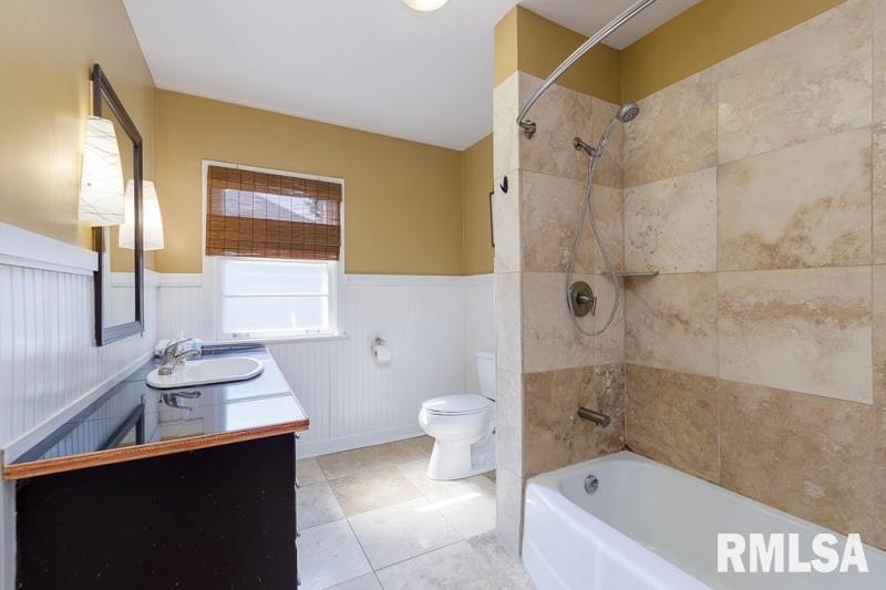 2247 Fairhaven Road Davenport, IA 52803 - Photo 18 of 24 Gallery Image 18