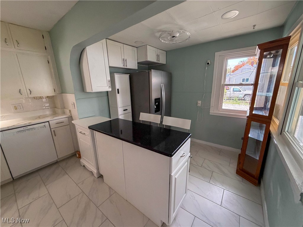 2405 Youngstown Road Southeast Warren, OH 44484 - Photo 8 of 41