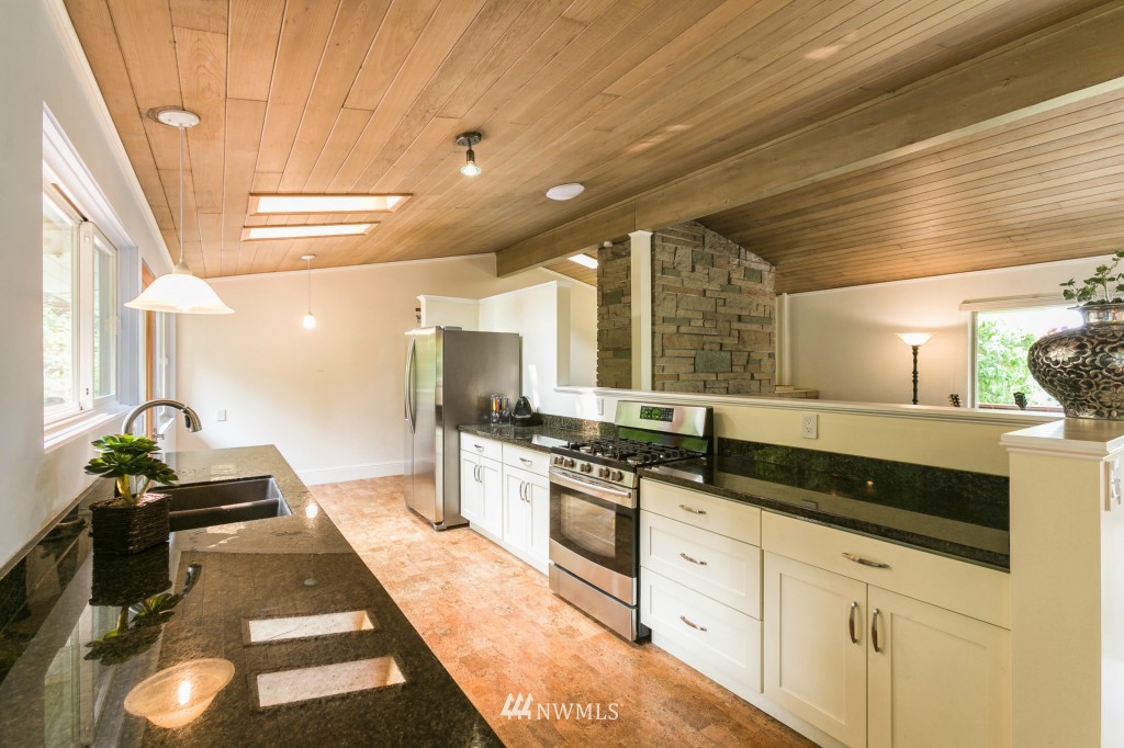 527 Clark Road Bellingham, WA 98225 - Photo 7 of 25
