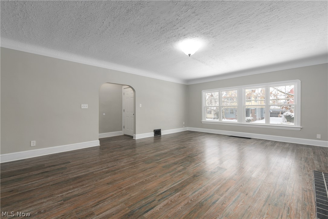 3306 East Overlook Road Cleveland Heights, OH 44118 - Photo 6 of 35