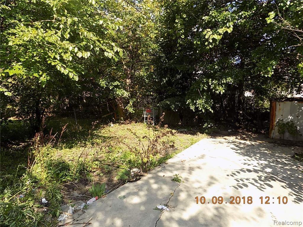 19639 Moross Road Detroit, MI 48224 - Photo 3 of 5