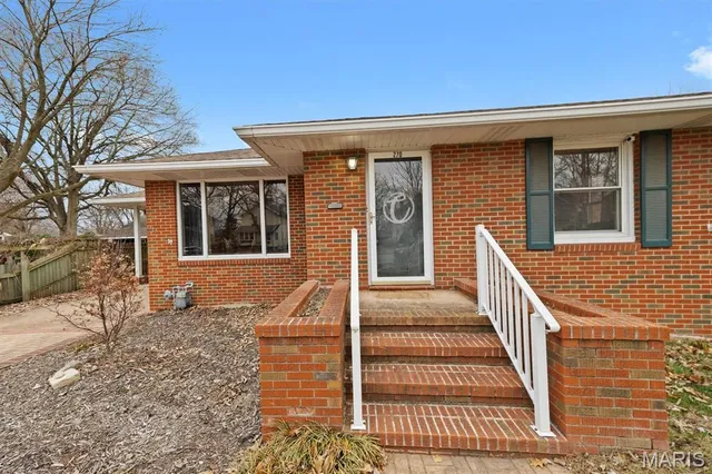 $195,000 | 270 South 9th Street, Wood River, IL 62095