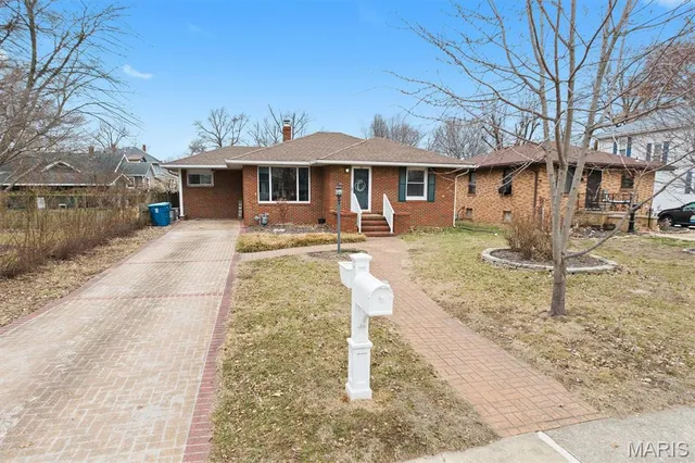 $195,000 | 270 South 9th Street, Wood River, IL 62095