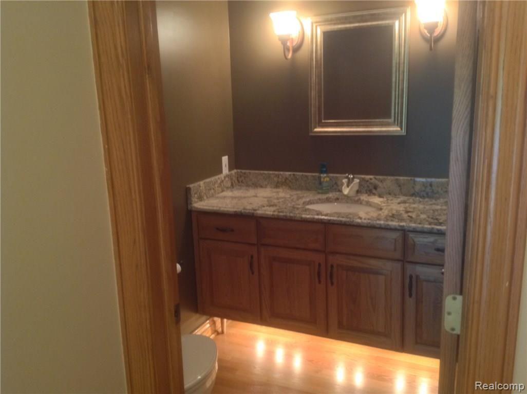 1405 Ridge Court Rochester, MI 48306 - Photo 12 of 34 IMG_1033.JPG