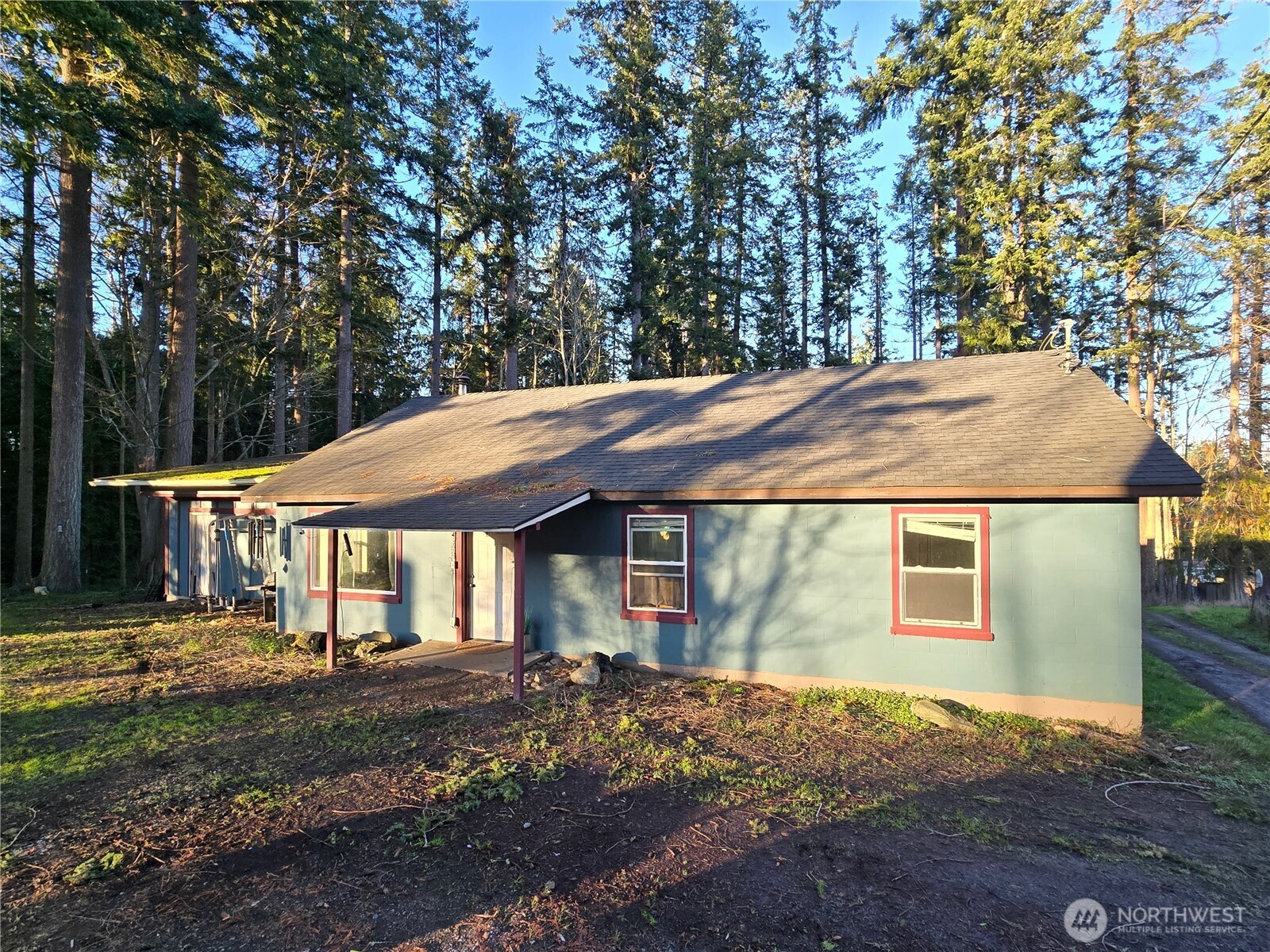 276261 Highway 101 Sequim, WA 98382 - Photo 12 of 33 a backyard of a house with yard and outdoor seating