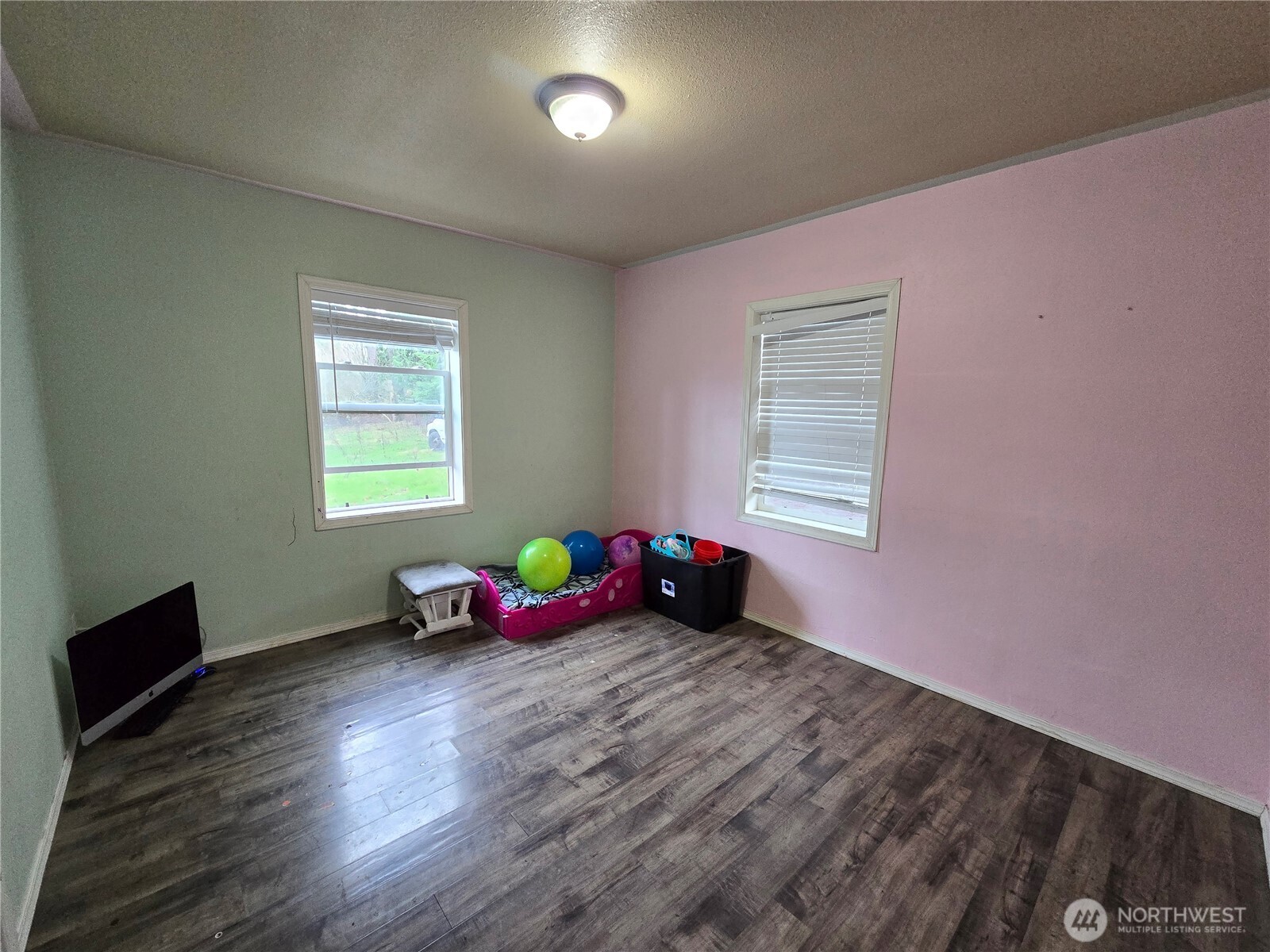 276261 Highway 101 Sequim, WA 98382 - Photo 21 of 33 a view of an empty room with wooden floor and a window