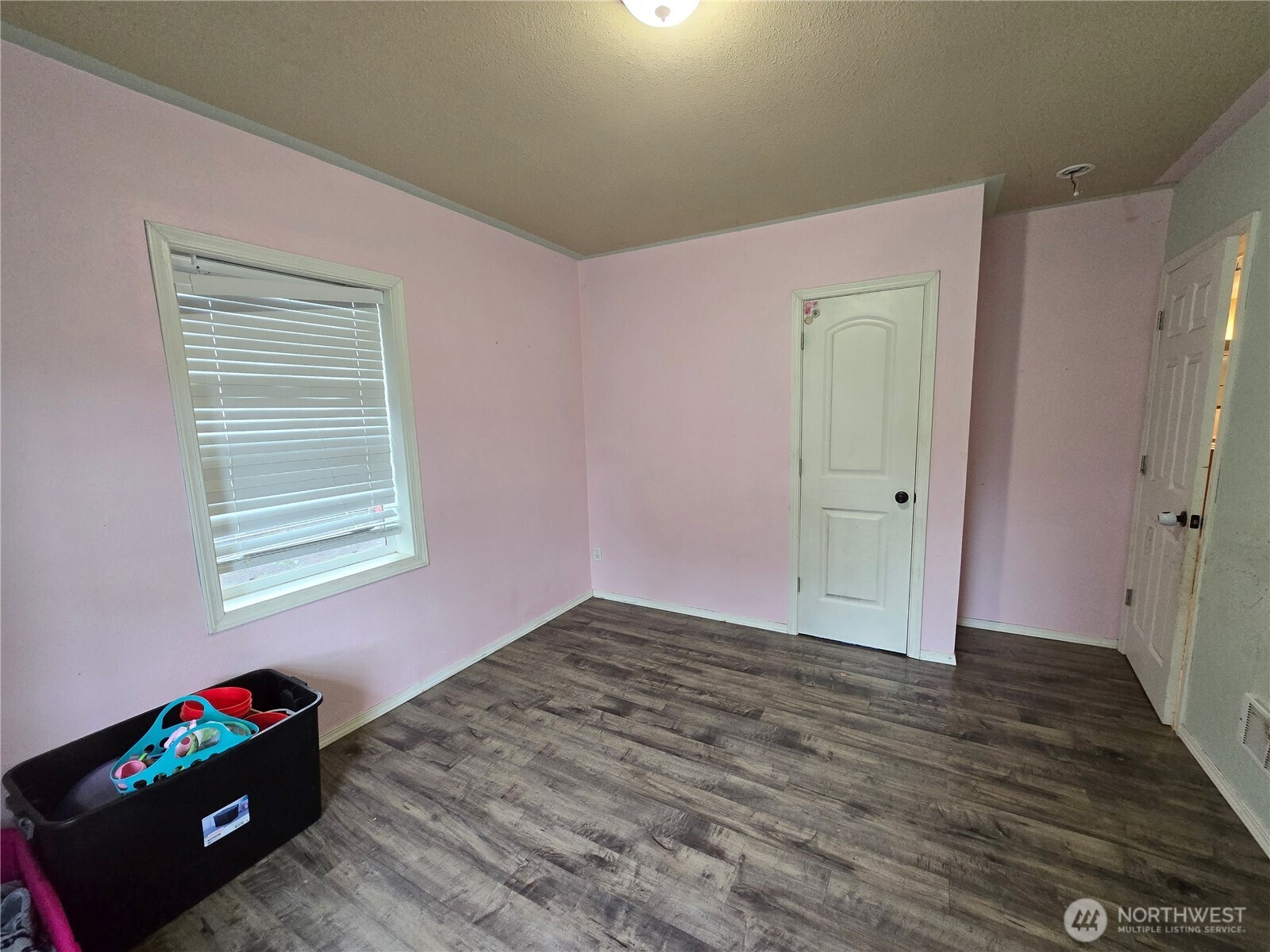 276261 Highway 101 Sequim, WA 98382 - Photo 22 of 33 a view of livingroom with toys