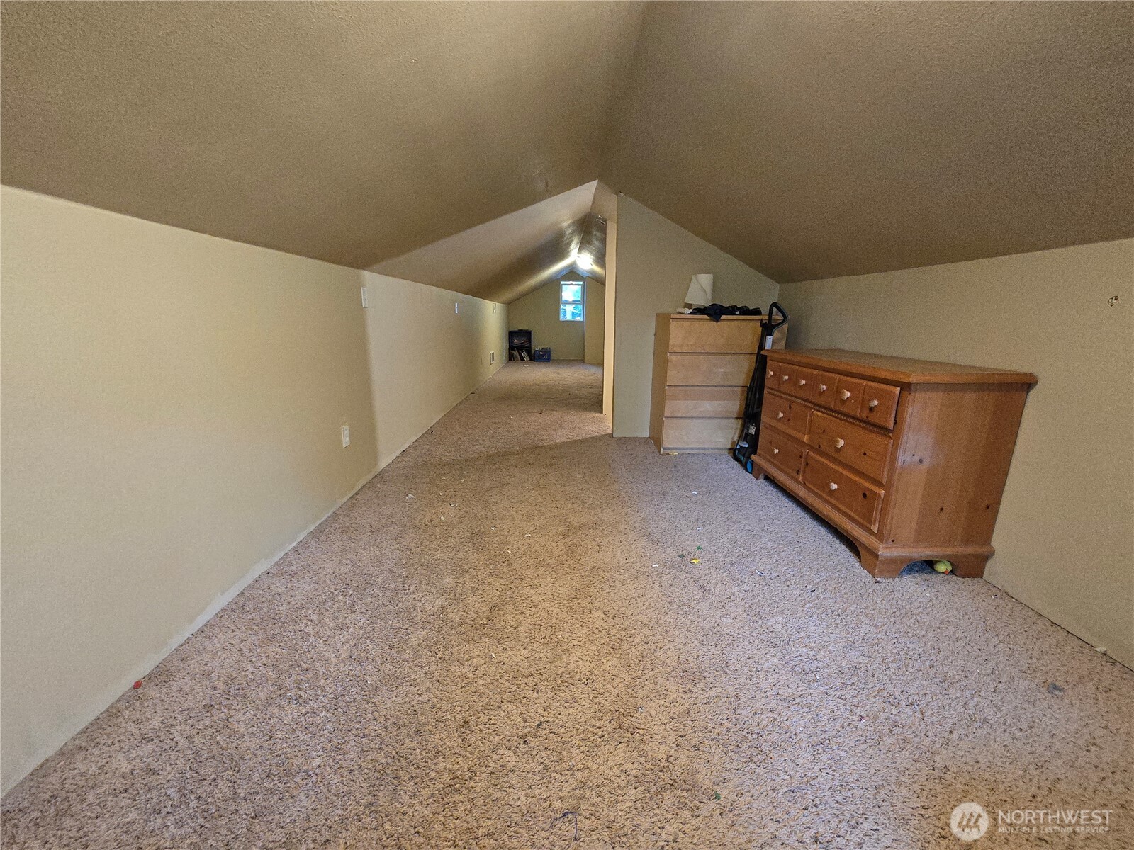 276261 Highway 101 Sequim, WA 98382 - Photo 25 of 33 a view of an empty room and stairs