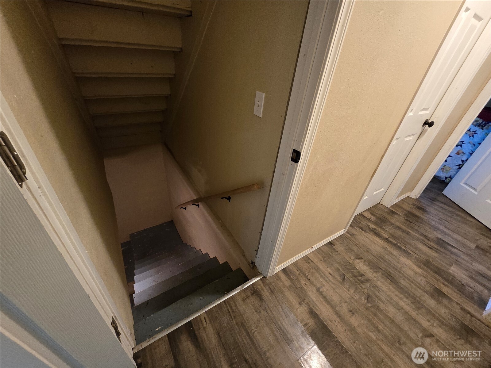 276261 Highway 101 Sequim, WA 98382 - Photo 27 of 33 a view of an empty walk in closet