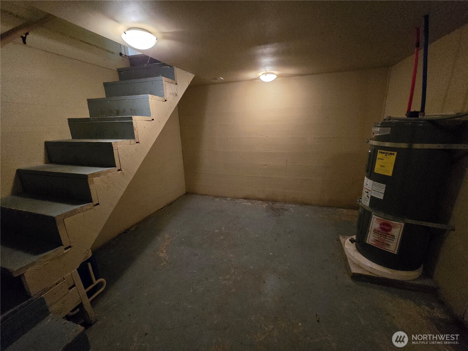 276261 Highway 101 Sequim, WA 98382 - Photo 28 of 33 a view of a room with gym equipment