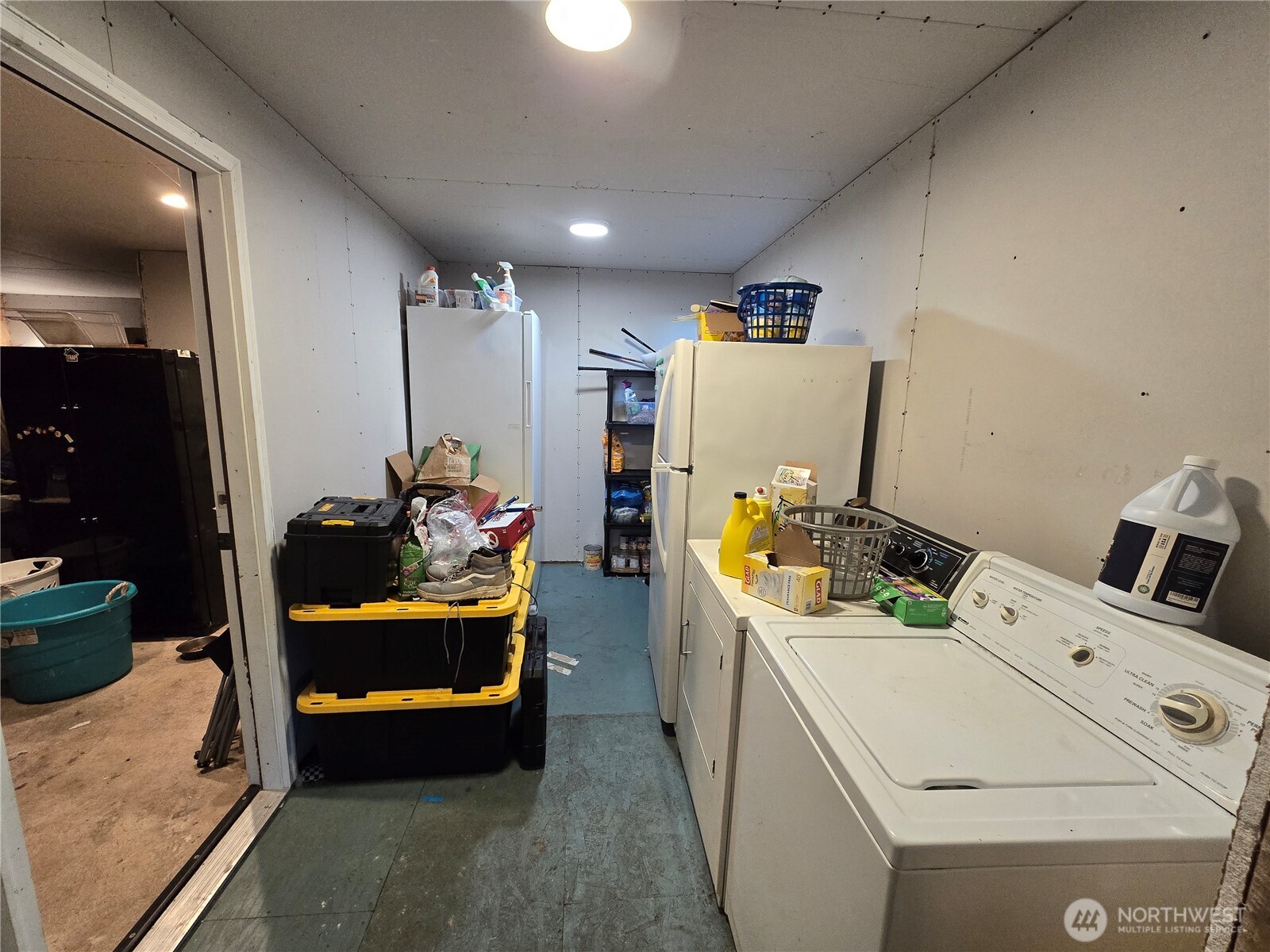 276261 Highway 101 Sequim, WA 98382 - Photo 29 of 33 a room with storage and utility