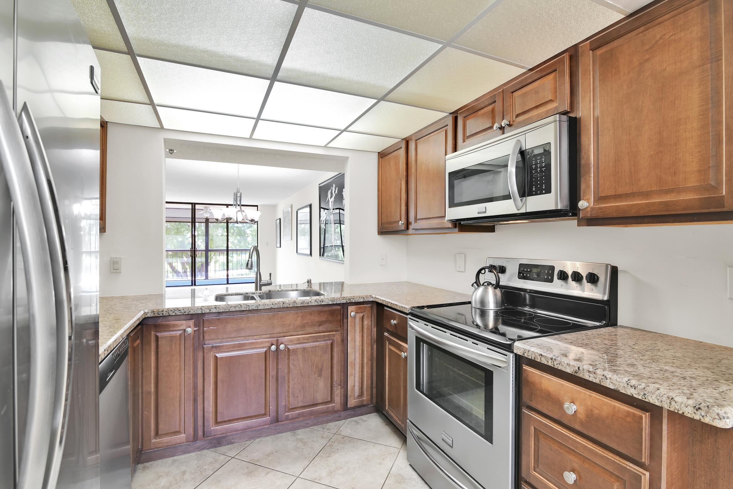 6420 Boca Del Mar Drive, Unit 305 Boca Raton, FL 33433 - Photo 4 of 40 6420 Boca del Mar Dr 305 KITCHEN3