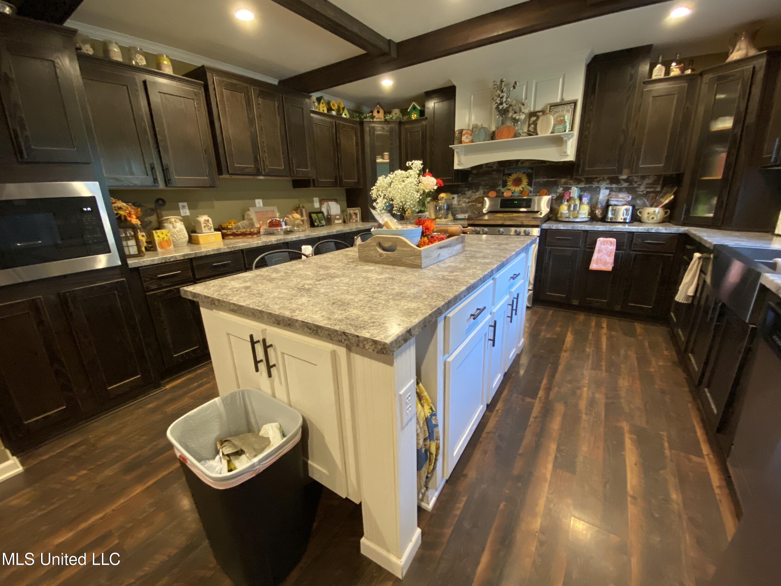 770 Lewers Chapel Road Senatobia, MS 38668 - Photo 8 of 31 Kitchen