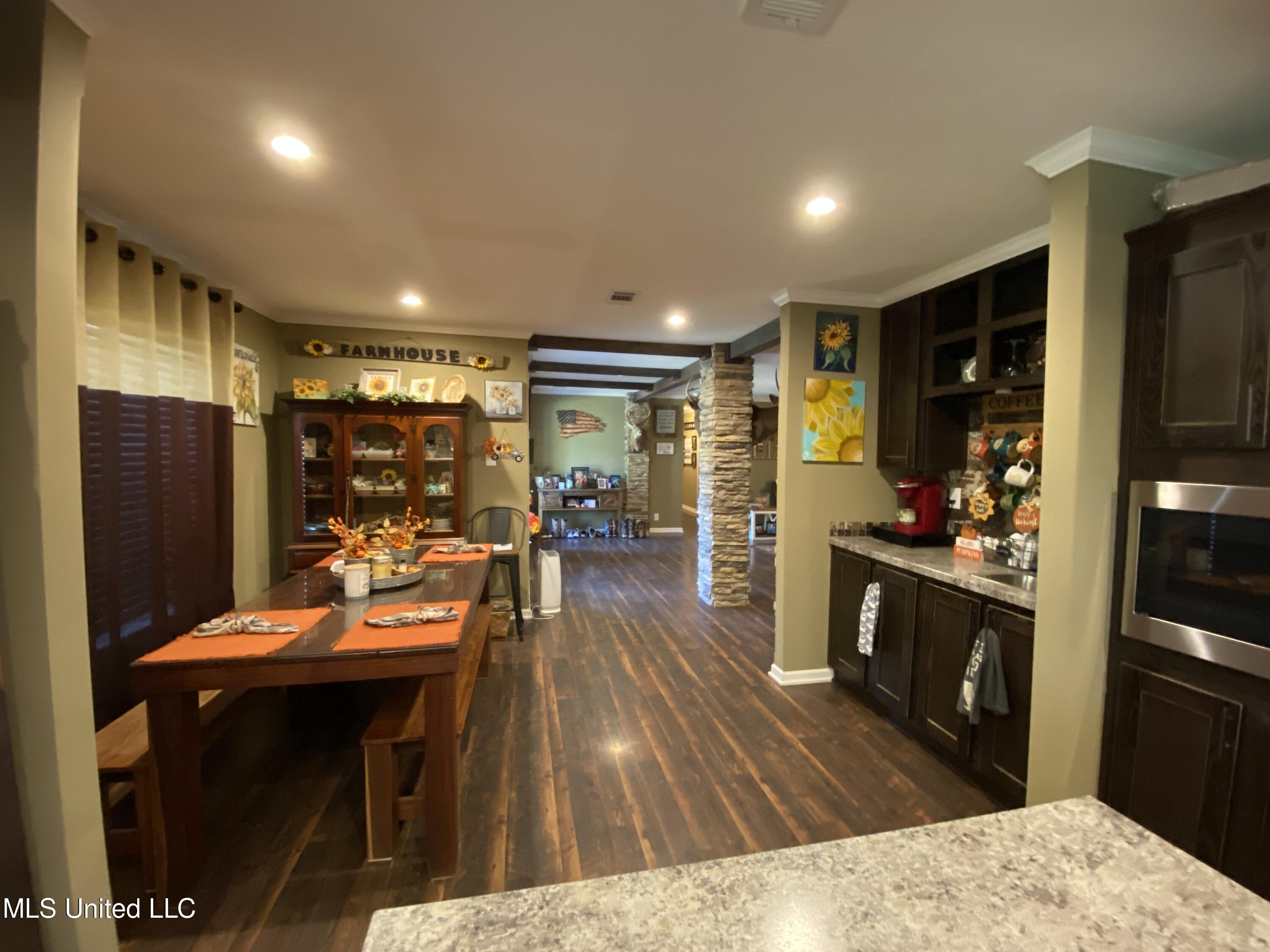 770 Lewers Chapel Road Senatobia, MS 38668 - Photo 9 of 31 Dining