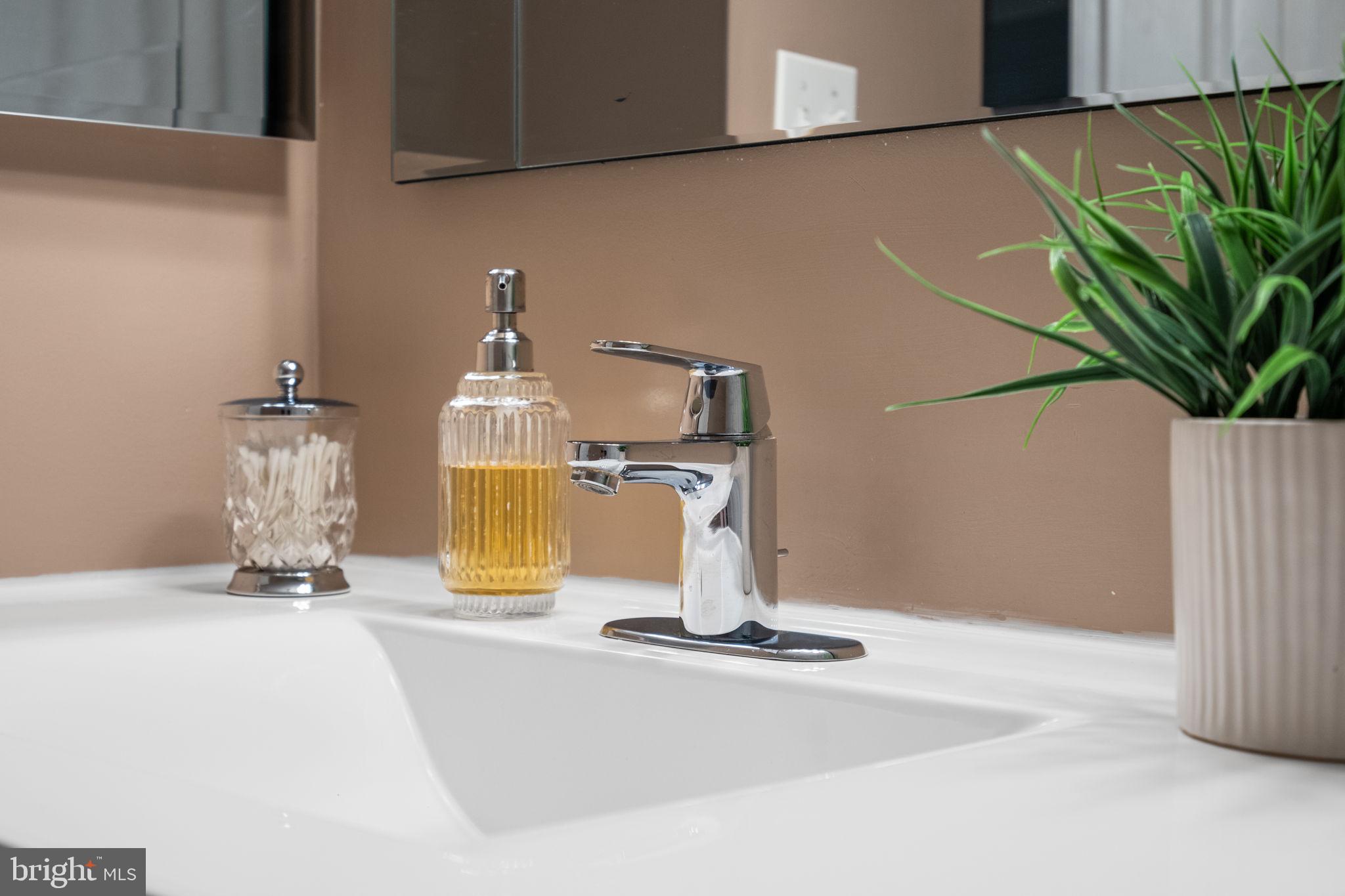 5804 Cove Landing Road, Unit 101 Burke, VA 22015 - Photo 23 of 37 Primary Bathroom
