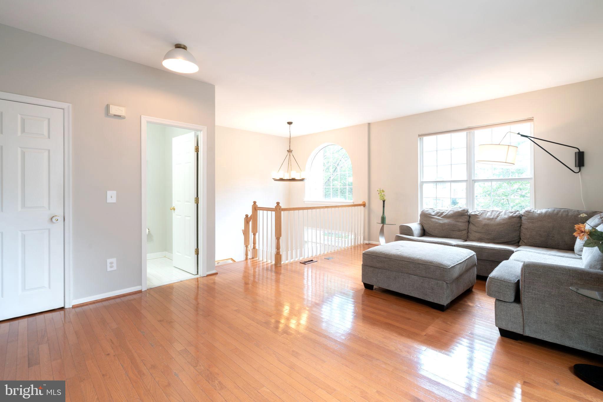 1235 Wild Hawthorn Way Reston, VA 20194 - Photo 8 of 64 Gallery Image 8