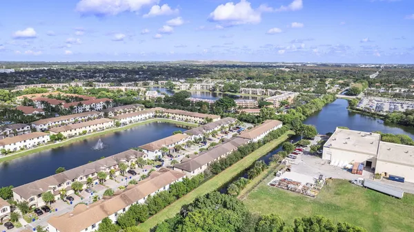 $464,500 | 5438 Northwest 27th Street, Margate, FL 33063