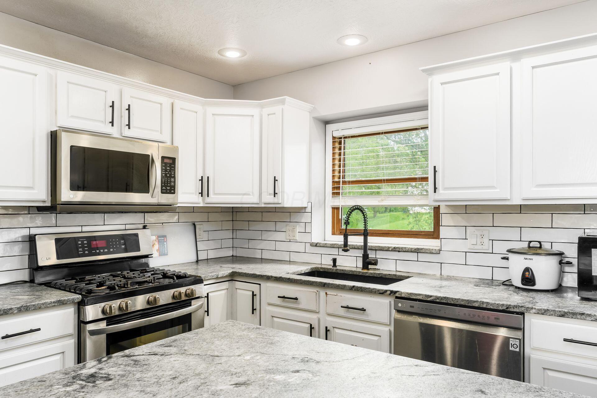 7936 Slate Ridge Boulevard Reynoldsburg, OH 43068 - Photo 7 of 18 017_36 Slate Ridge Blvd - 044