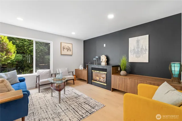 $635,000 | 19718 76th Avenue West, Unit C, Lynnwood, WA 98036