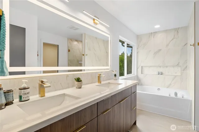 $635,000 | 19718 76th Avenue West, Unit C, Lynnwood, WA 98036