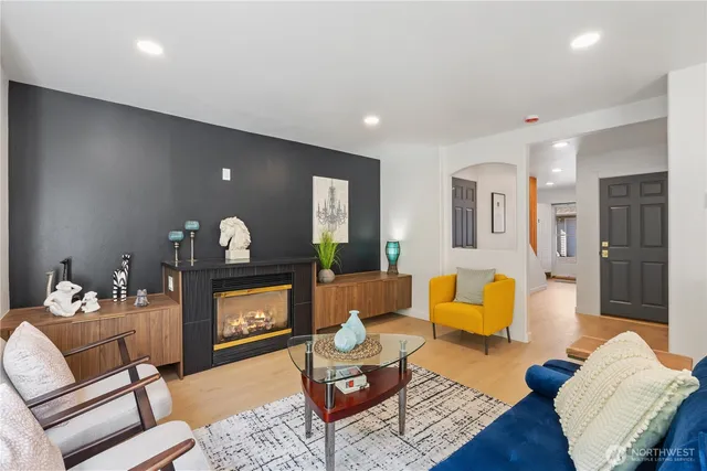 $635,000 | 19718 76th Avenue West, Unit C, Lynnwood, WA 98036