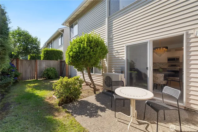 $635,000 | 19718 76th Avenue West, Unit C, Lynnwood, WA 98036