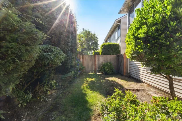 $635,000 | 19718 76th Avenue West, Unit C, Lynnwood, WA 98036