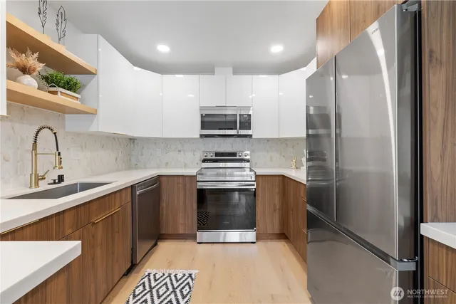 $635,000 | 19718 76th Avenue West, Unit C, Lynnwood, WA 98036