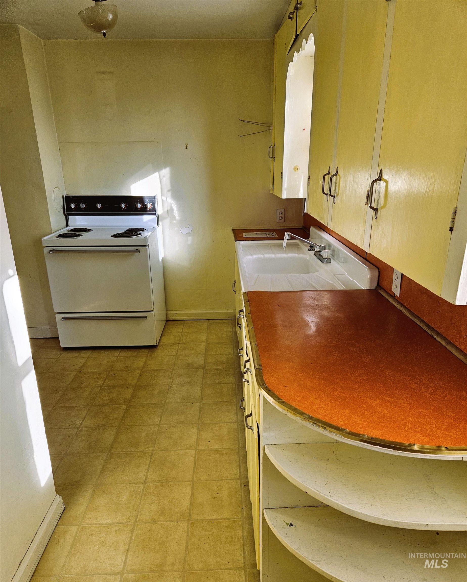 909 Oregon Street Gooding, ID 83330 - Photo 11 of 12