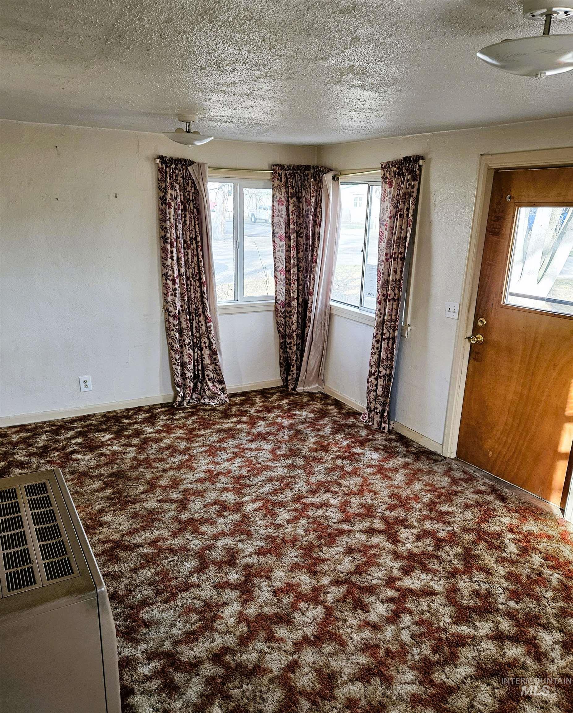 909 Oregon Street Gooding, ID 83330 - Photo 6 of 12