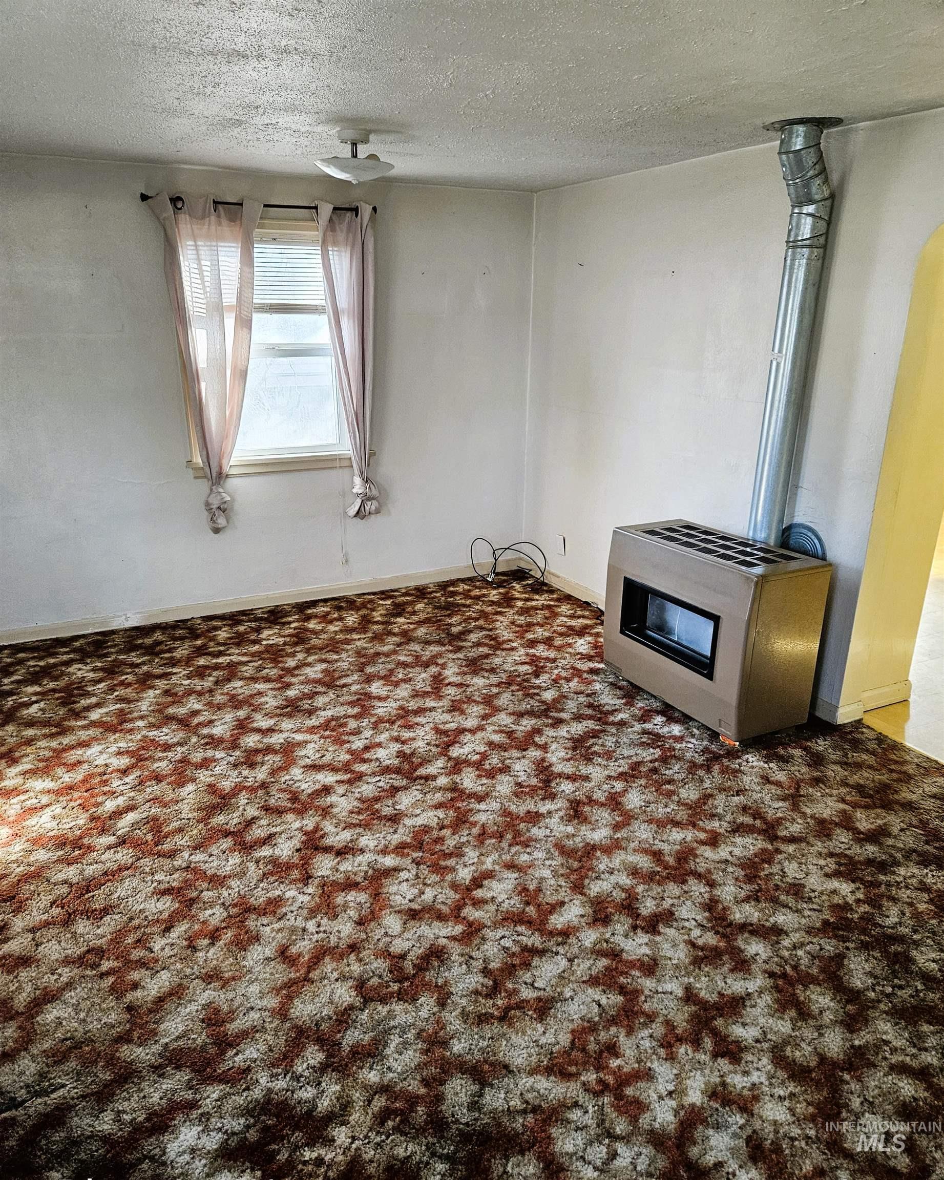 909 Oregon Street Gooding, ID 83330 - Photo 7 of 12