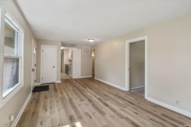 $214,900 | 556 Broad Avenue, Nappanee, IN 46550