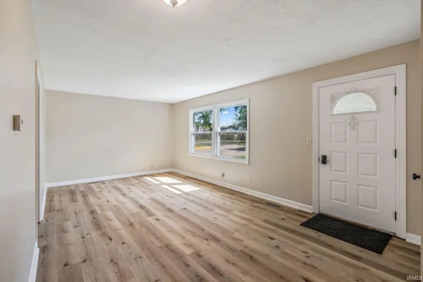 $214,900 | 556 Broad Avenue, Nappanee, IN 46550