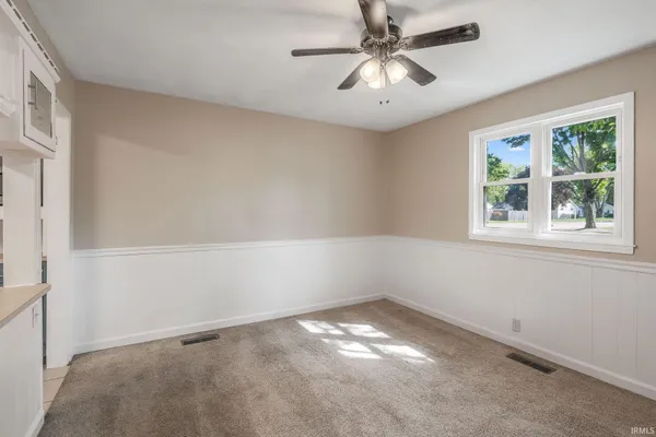 $214,900 | 556 Broad Avenue, Nappanee, IN 46550