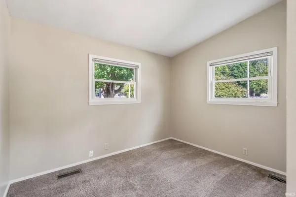 $214,900 | 556 Broad Avenue, Nappanee, IN 46550