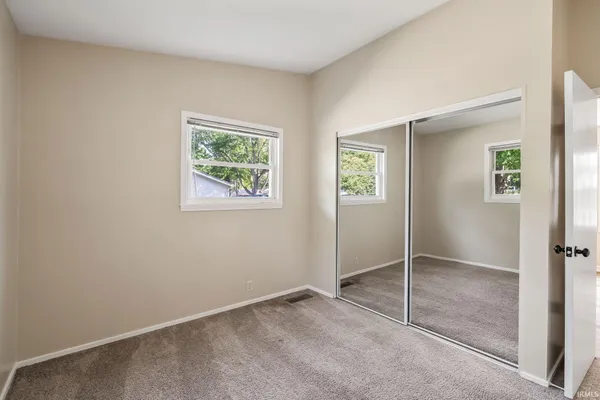 $214,900 | 556 Broad Avenue, Nappanee, IN 46550