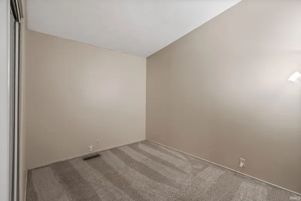 $214,900 | 556 Broad Avenue, Nappanee, IN 46550