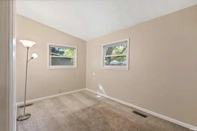 $214,900 | 556 Broad Avenue, Nappanee, IN 46550