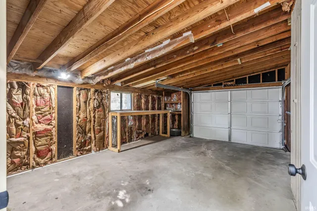 $214,900 | 556 Broad Avenue, Nappanee, IN 46550