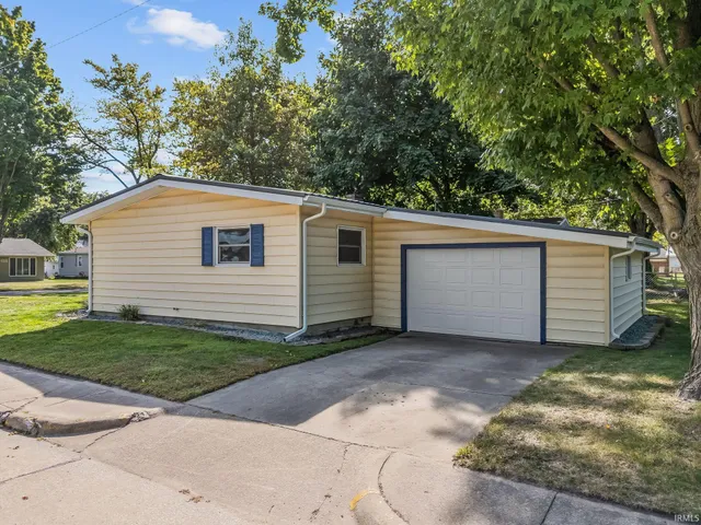 $214,900 | 556 Broad Avenue, Nappanee, IN 46550