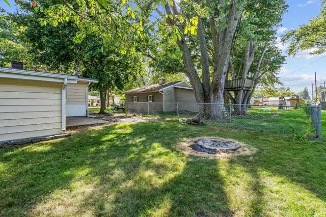 $214,900 | 556 Broad Avenue, Nappanee, IN 46550